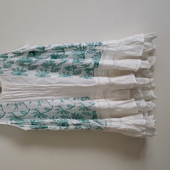 Anthropologie Lilka Green Cream Boho Ruffle Trim tank top embroidered Scoop Neck - Picture 3 of 10